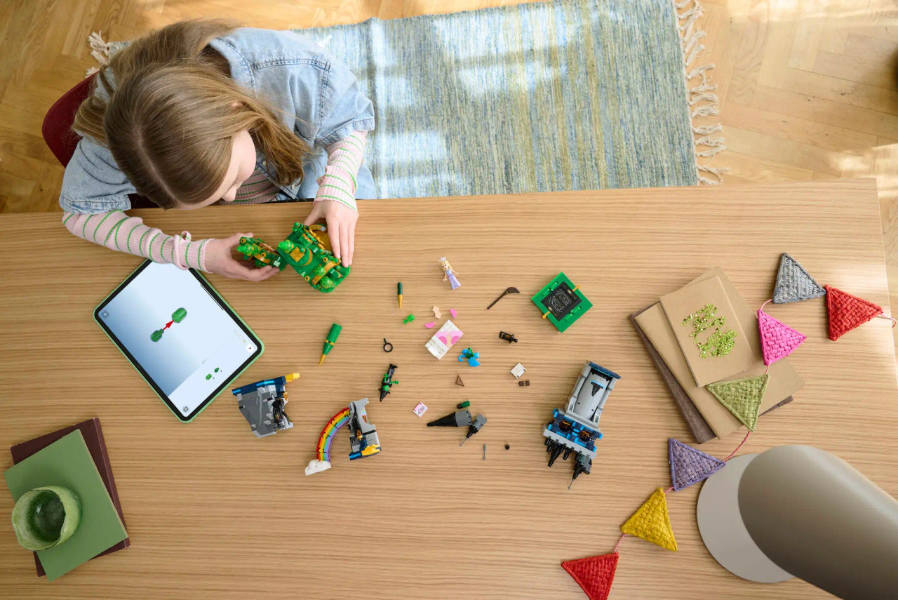 LEGO Wicked Emerald City & Kiamo Ko Castle 75689 LEGO Wicked Emerald City & Kiamo Ko Castle 75689