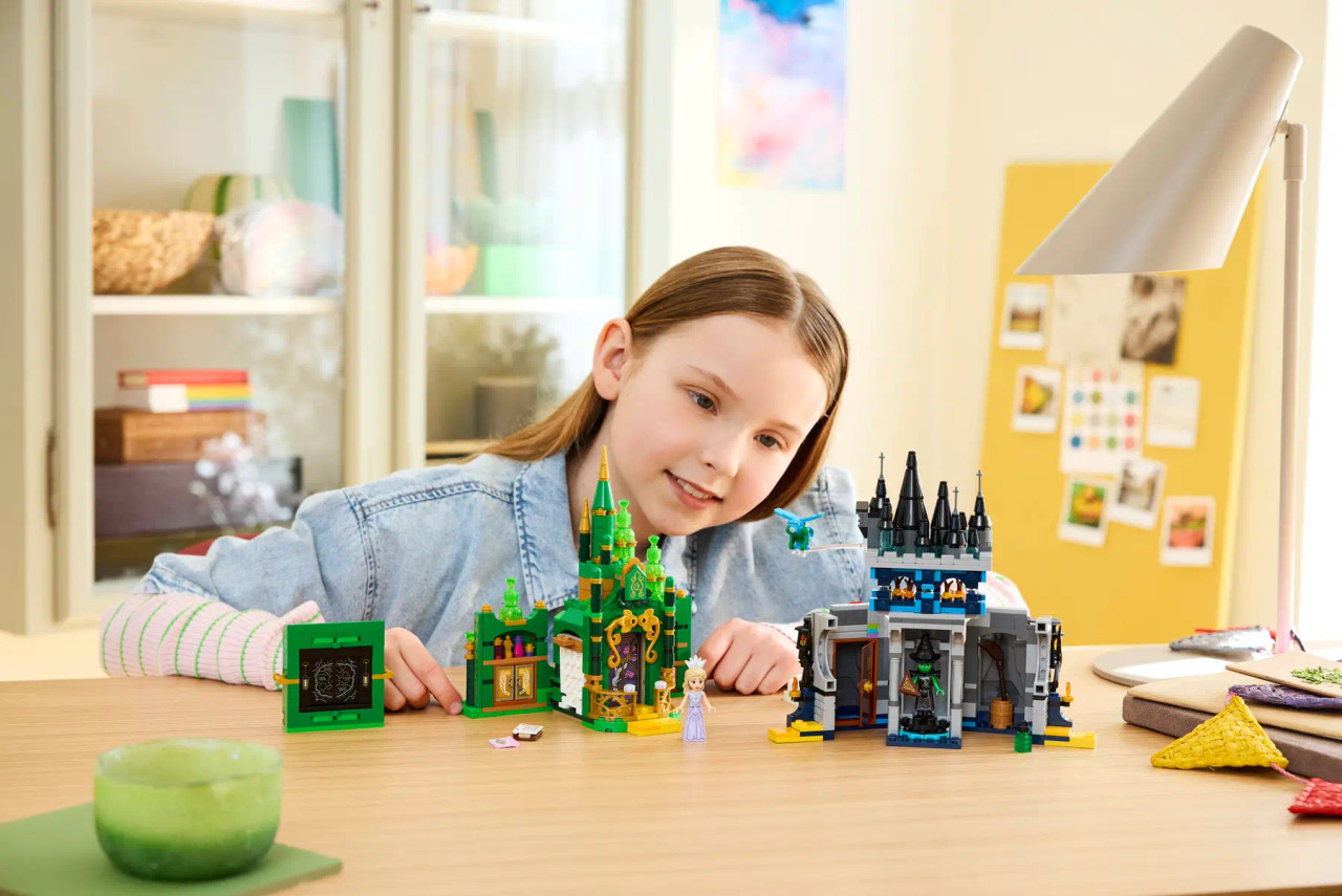 LEGO Wicked Emerald City & Kiamo Ko Castle 75689 LEGO Wicked Emerald City & Kiamo Ko Castle 75689