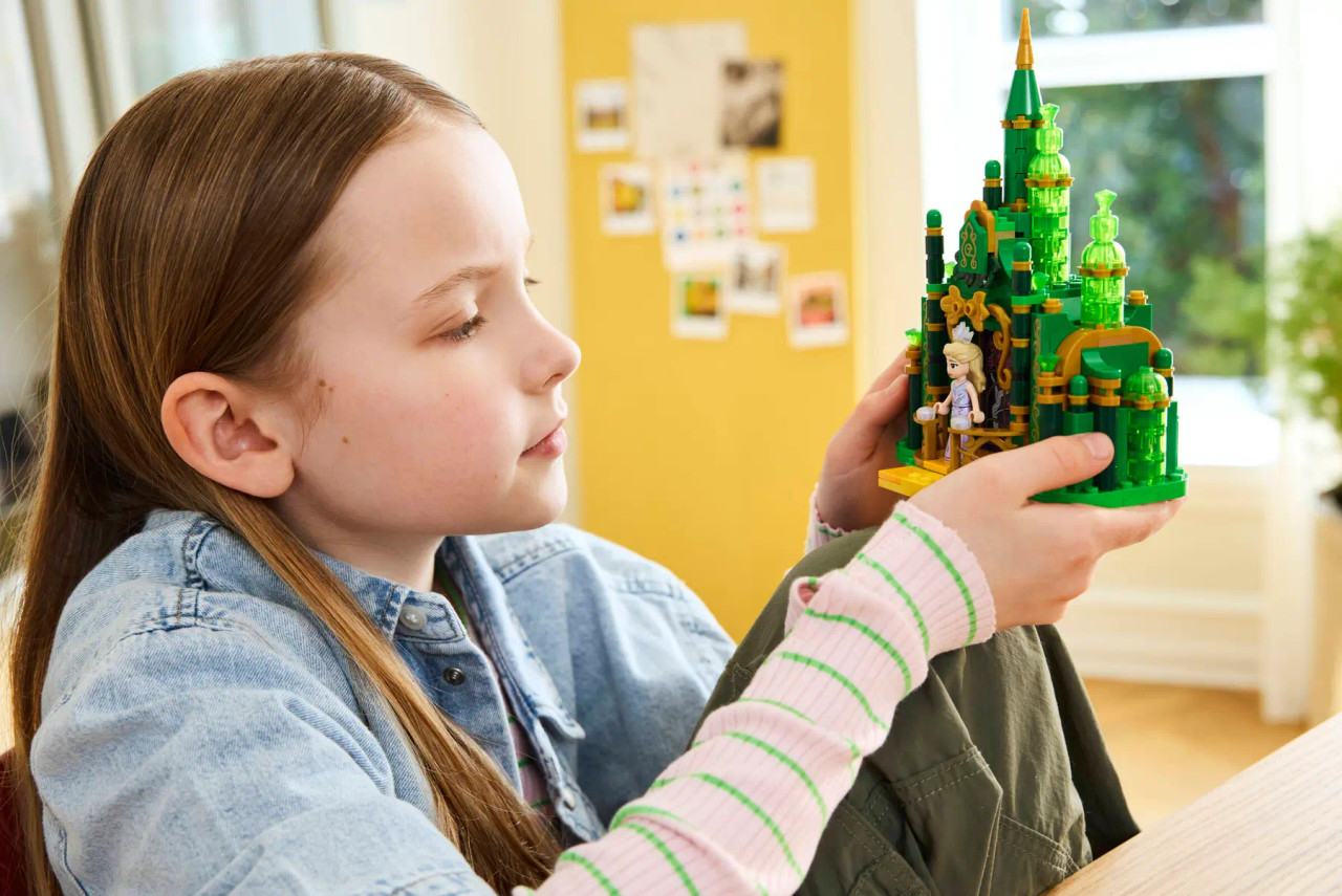 LEGO Wicked Emerald City & Kiamo Ko Castle 75689 LEGO Wicked Emerald City & Kiamo Ko Castle 75689
