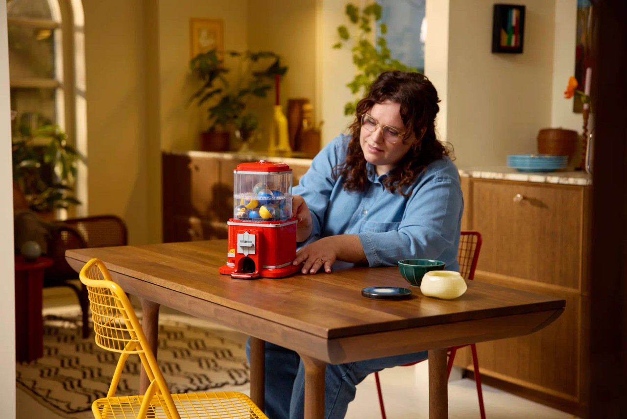 LEGO Ideas Minifigure Vending Machine 21358