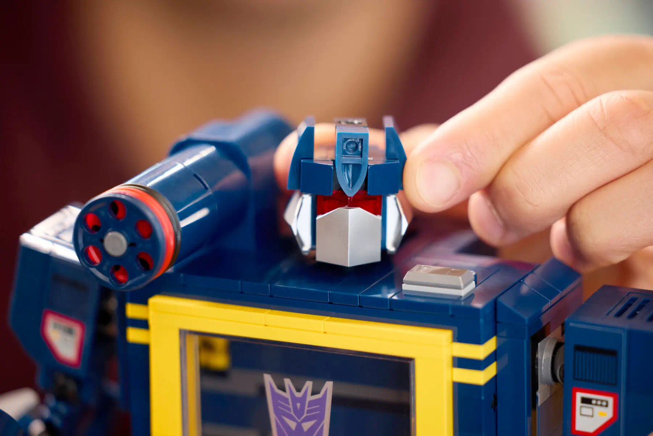 LEGO Icon Transformers: Soundwave 10358