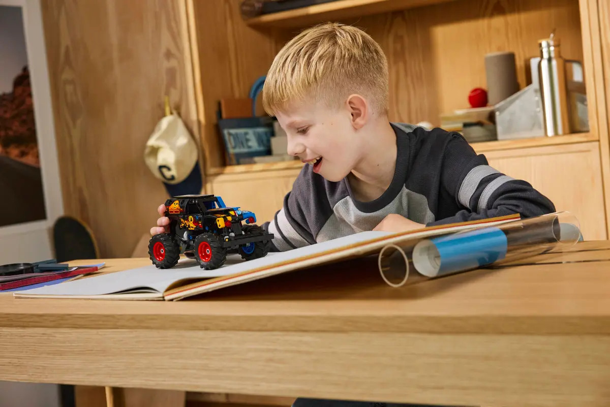 LEGO Technic Monster Jam Grave Digger Fire and Ice 42219