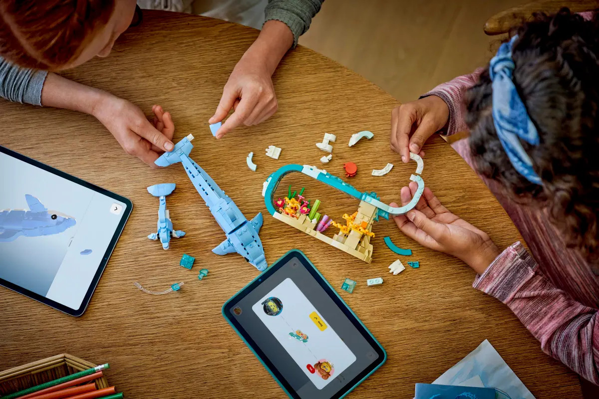 LEGO Creator 3-in-1 Sea Animals: Beautiful Dolphins 31385