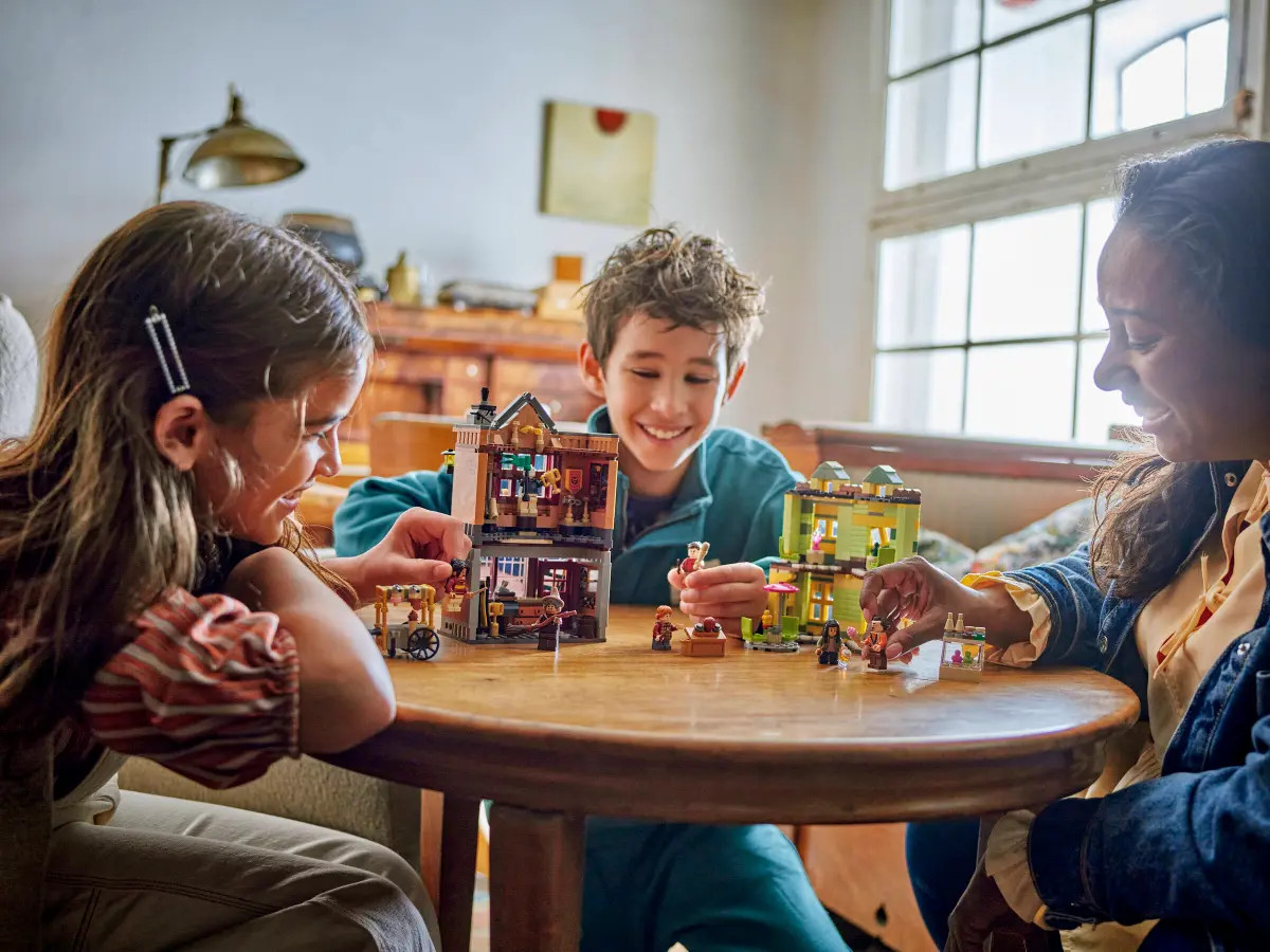 LEGO Harry Potter Quality Quidditch Supplies & Ice Cream Parlour 76452