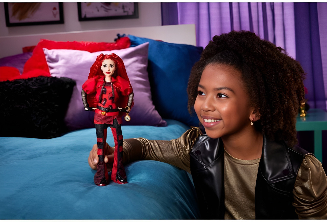 Disney Descendants: The Rise of Red, Red Fashion Doll