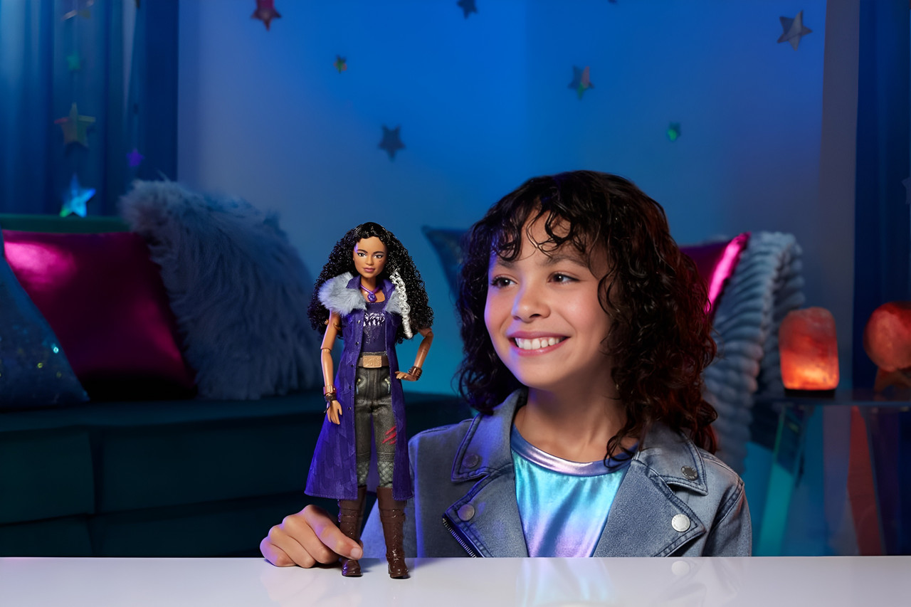 Disney Zombies 4: Dawn of The Vampires Willa Lykensen Fashion Doll