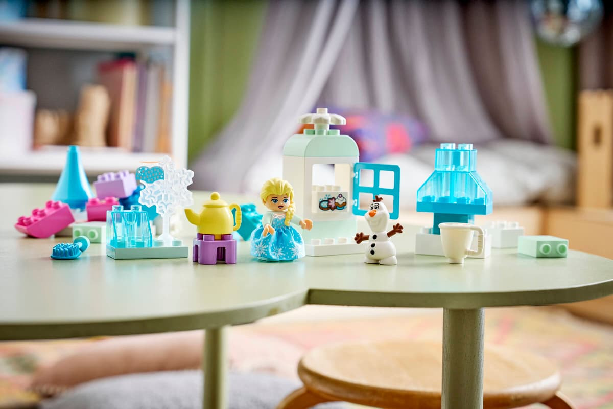 LEGO DUPLO Frozen Creative Box with Elsa and Olaf 10462