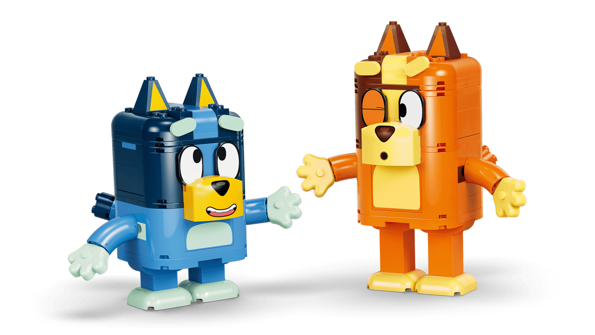 LEGO Bluey Brick-Built Bluey Family 11217