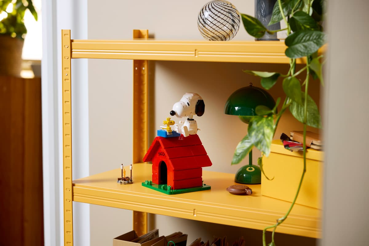 LEGO Ideas Peanuts: Snoopy's Doghouse 21368