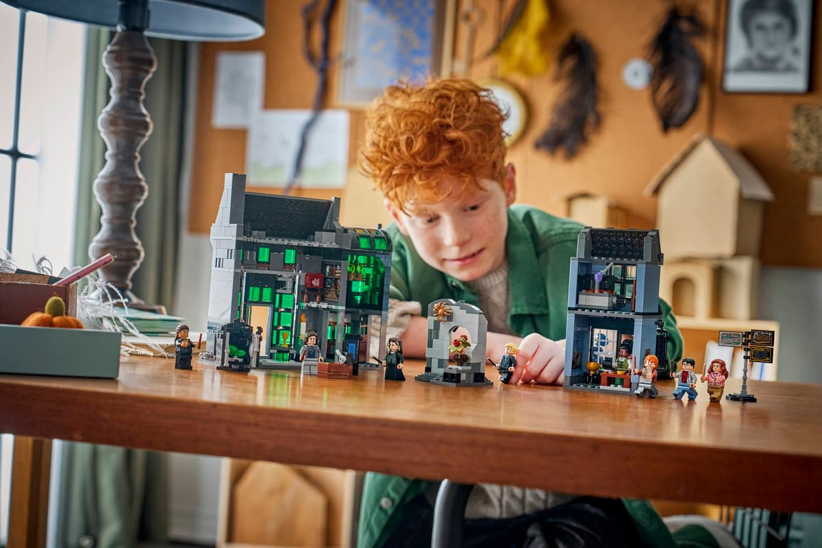LEGO Harry Potter Knockturn Alley Wizarding Shops 76471