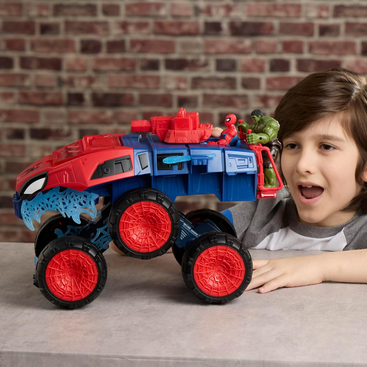 Marvel Spider-Man Brand New Day 2-in-1 SuperChompin Tank Action Figure and Toy Vehicle