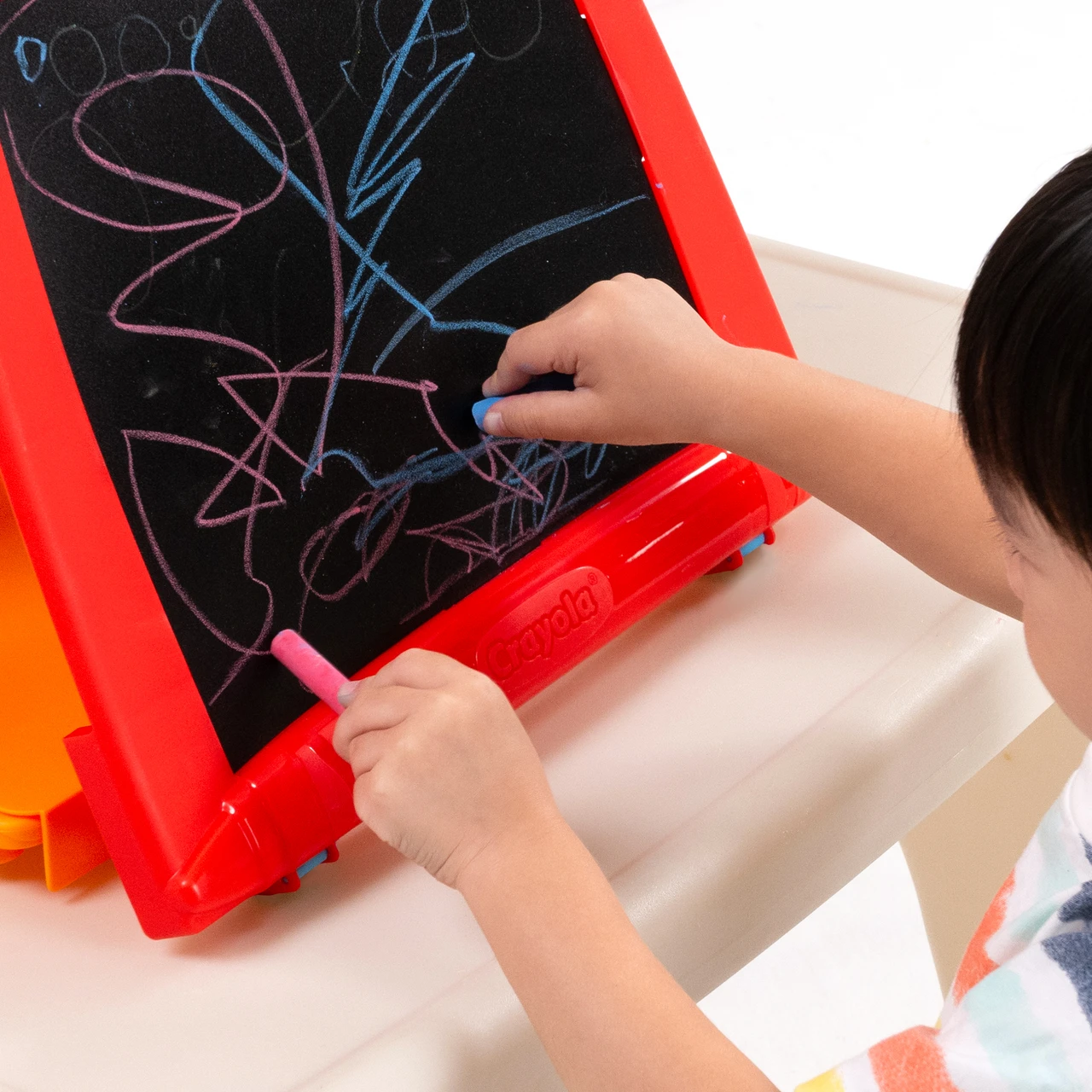 Crayola Art-To-Go Table Easel Magnetic Set