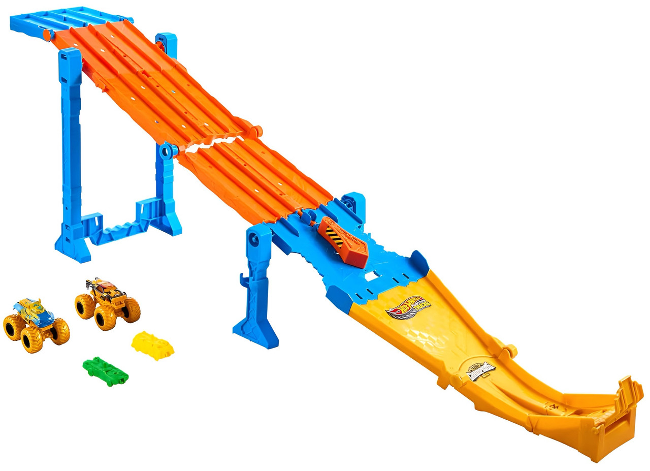 Hot Wheels Monster Trucks Dual Terrain Raceway