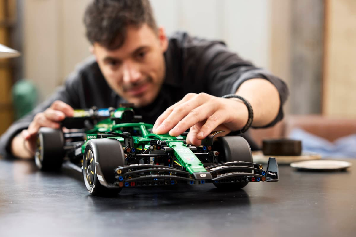 LEGO Technic Aston Martin Aramco AMR25 F1 Car 42240