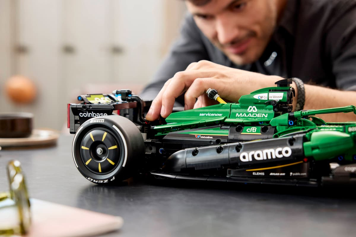 LEGO Technic Aston Martin Aramco AMR25 F1 Car 42240