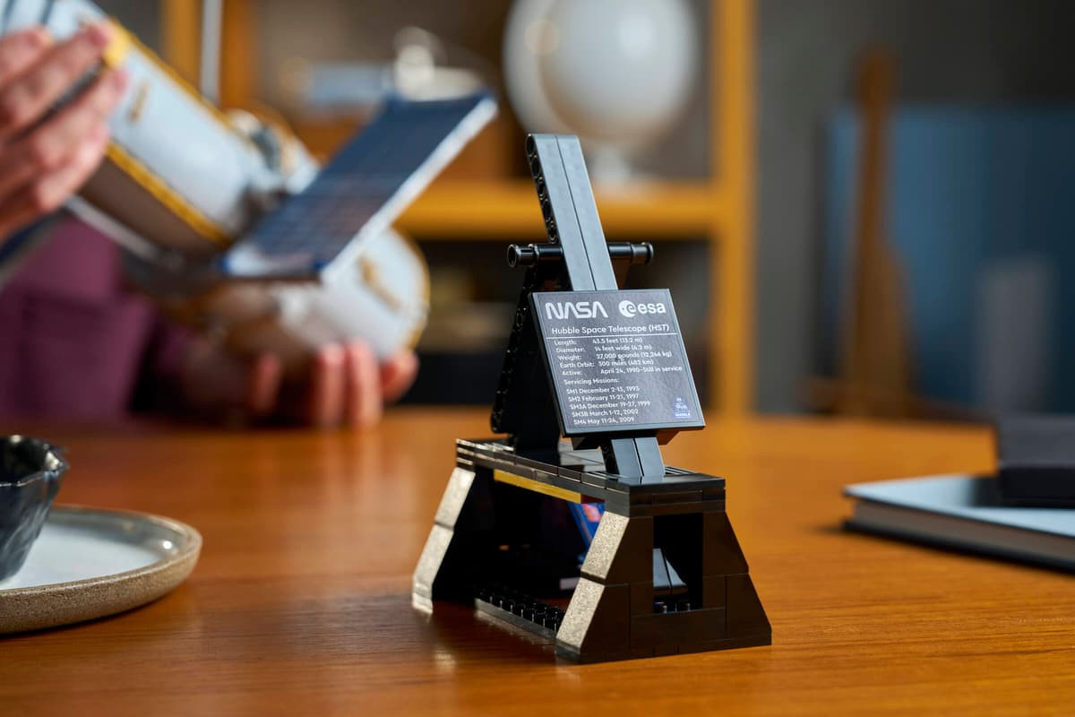 LEGO Icons Hubble Space Telescope 11382