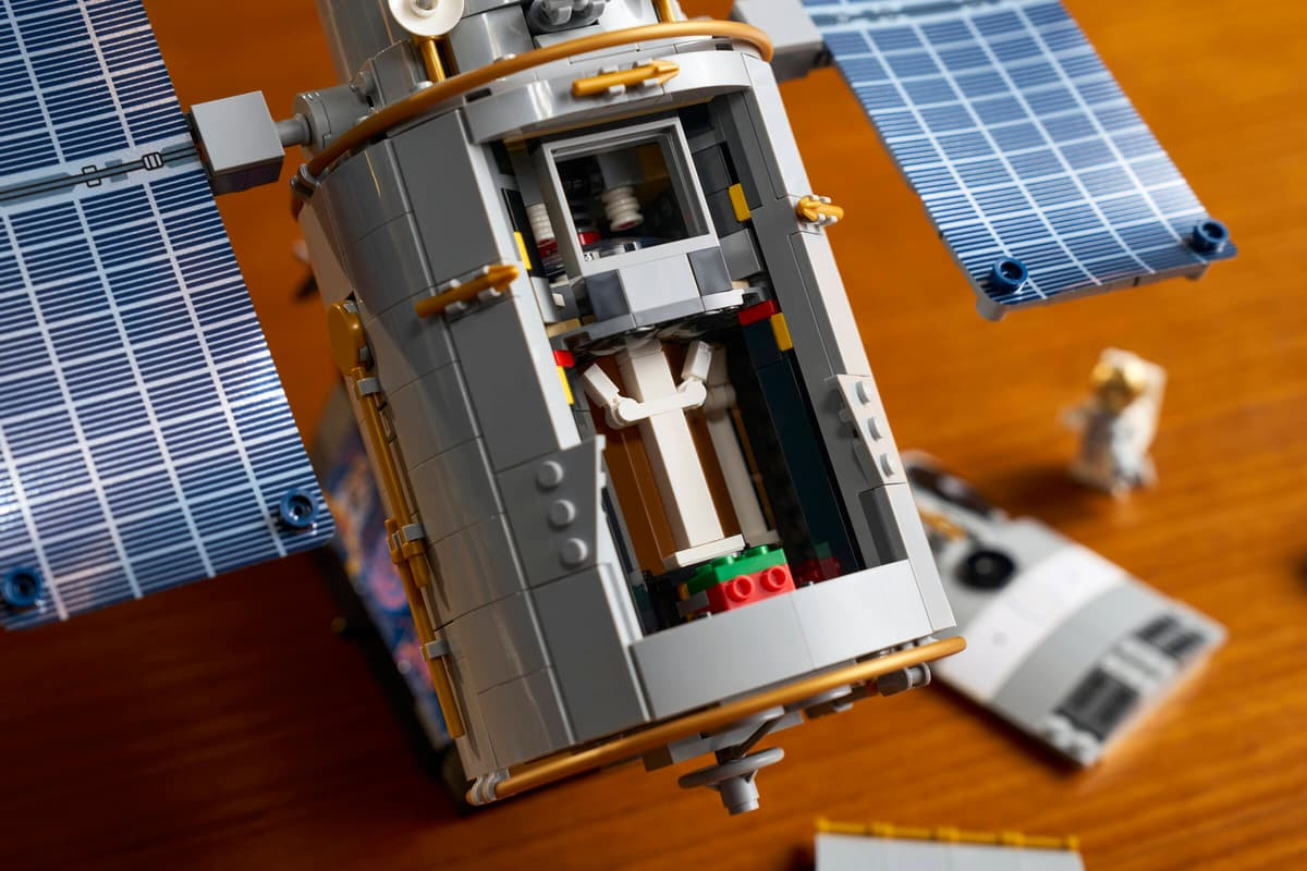 LEGO Icons Hubble Space Telescope 11382