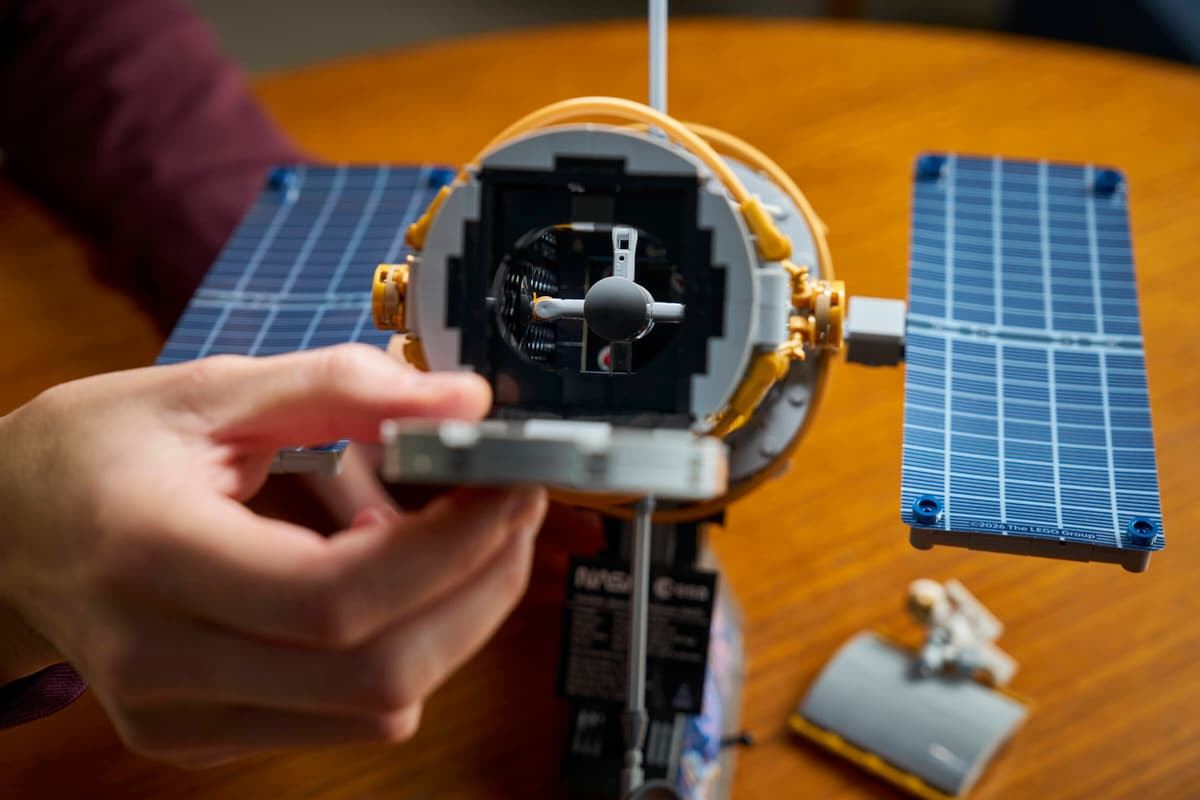 LEGO Icons Hubble Space Telescope 11382