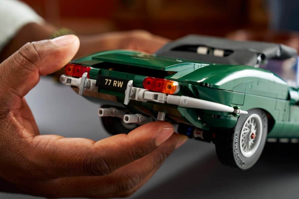 LEGO Icons Jaguar E-Type 11381