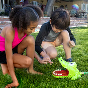 Hasbro Crocodile Dentist Splash Game