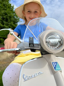 Vespa 946 Scooter 6V - White