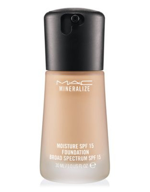 M.A.C Mineralize Moisture Foundation - NW22