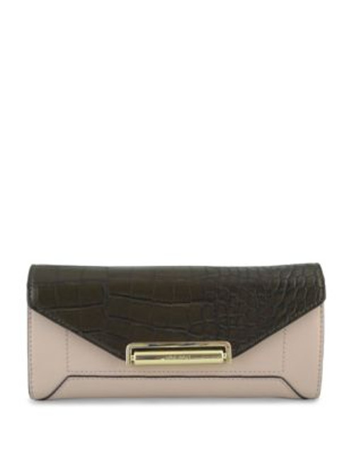 Nine West Balancing Act Continental Wallet - GREEN