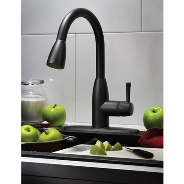 Fairbury Single-Handle Pull-Down Sprayer Kitchen Faucet in Matte Black