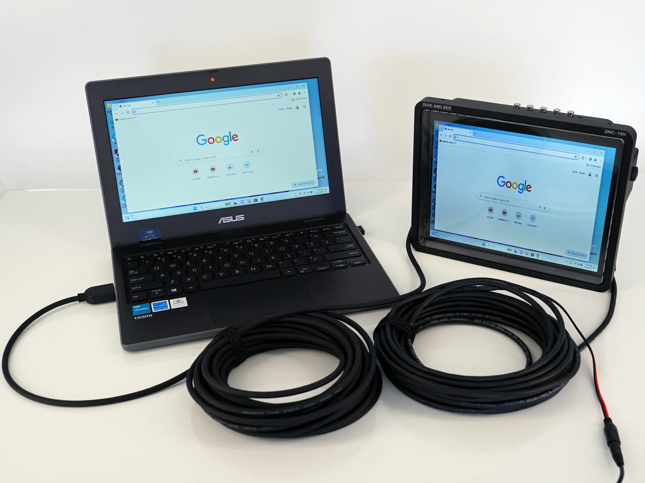 Transmit a video signal or diagram directly from the computer on the surface to the diver below