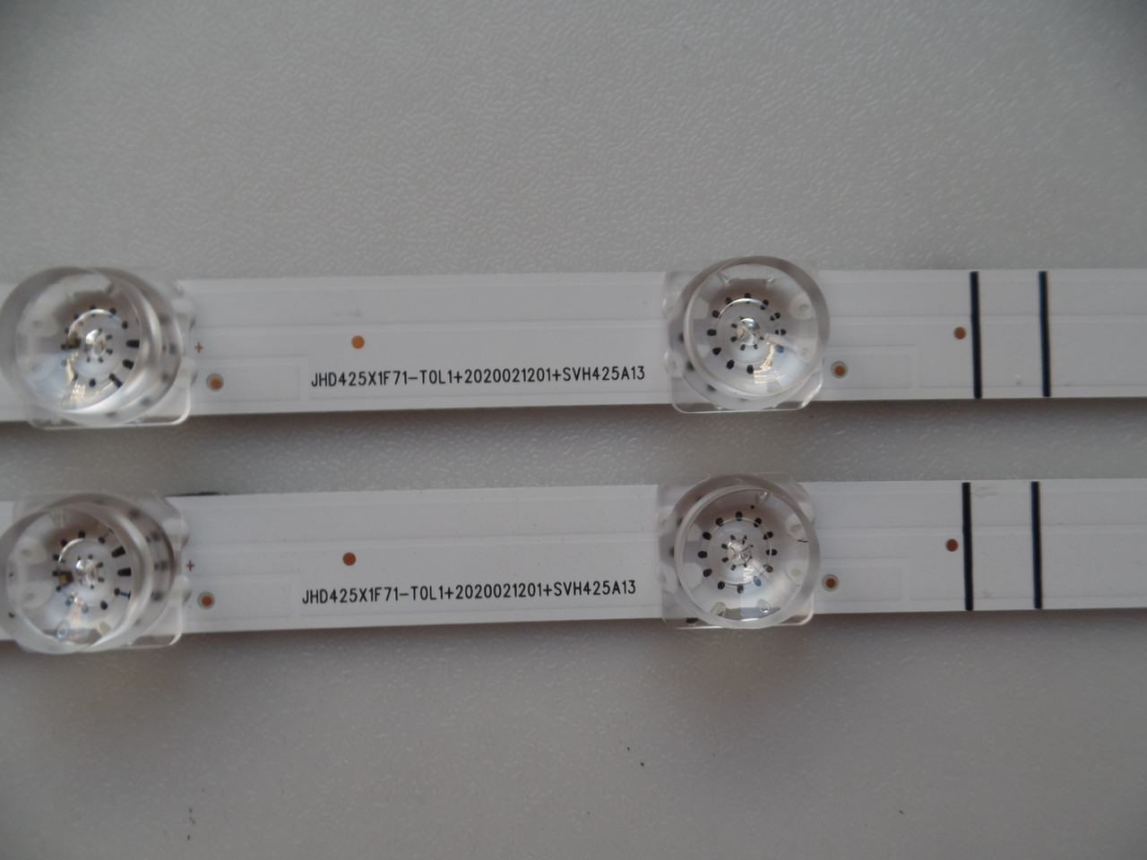 Hisense SVH425A13 LED Backlight Strips (1 OUT OF 2 STRIPS) 43H4030F3 (INCOMPLETE SET)