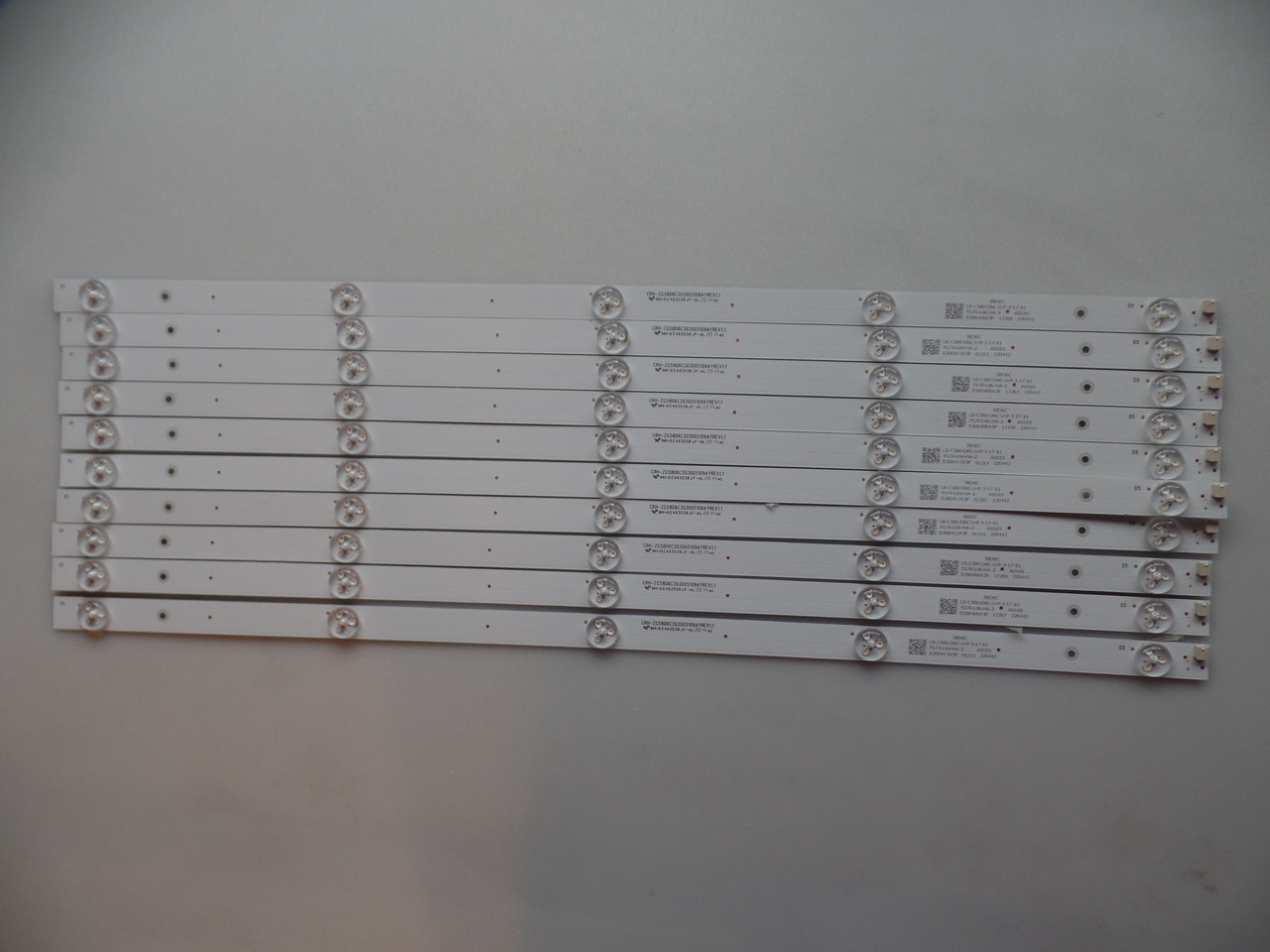 Onn CRH-ZG58D6C303005109AY LED Strips (10)