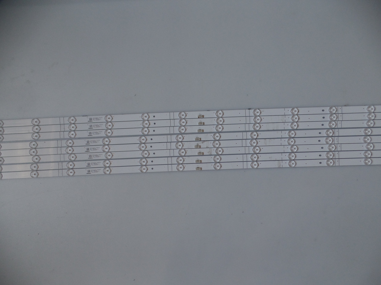 1204814 Hisense LED Backlight Strips (8)