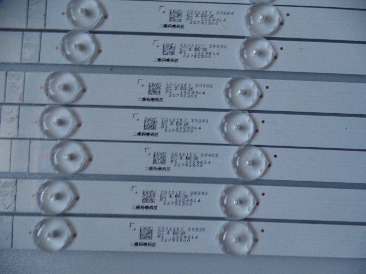 1204814 Hisense LED Backlight Strips (8)
