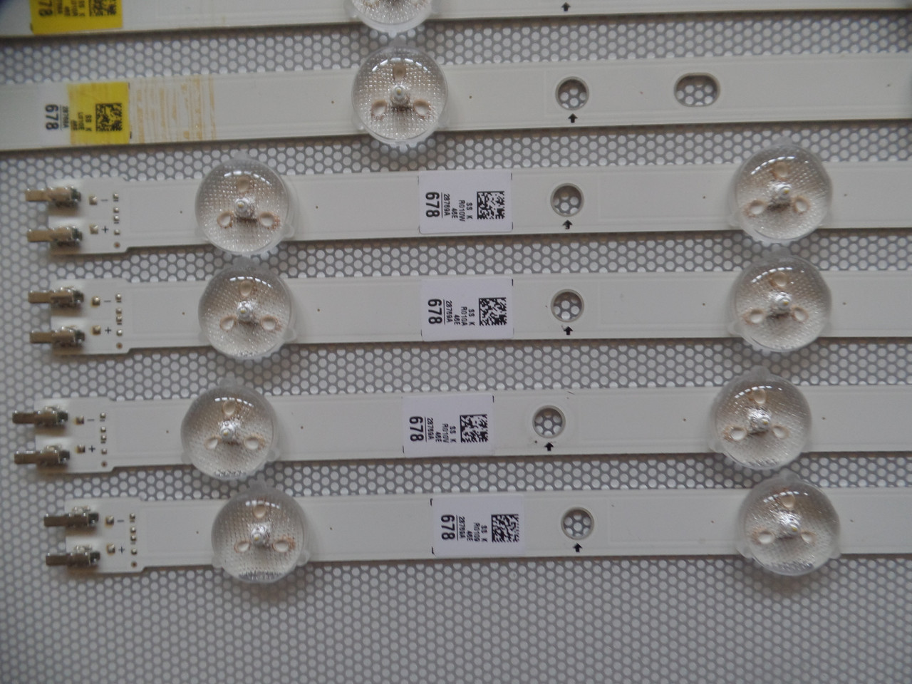 BN96-28769A/BN96-28768A Samsung LED Backlight Strips (8) (NEW)