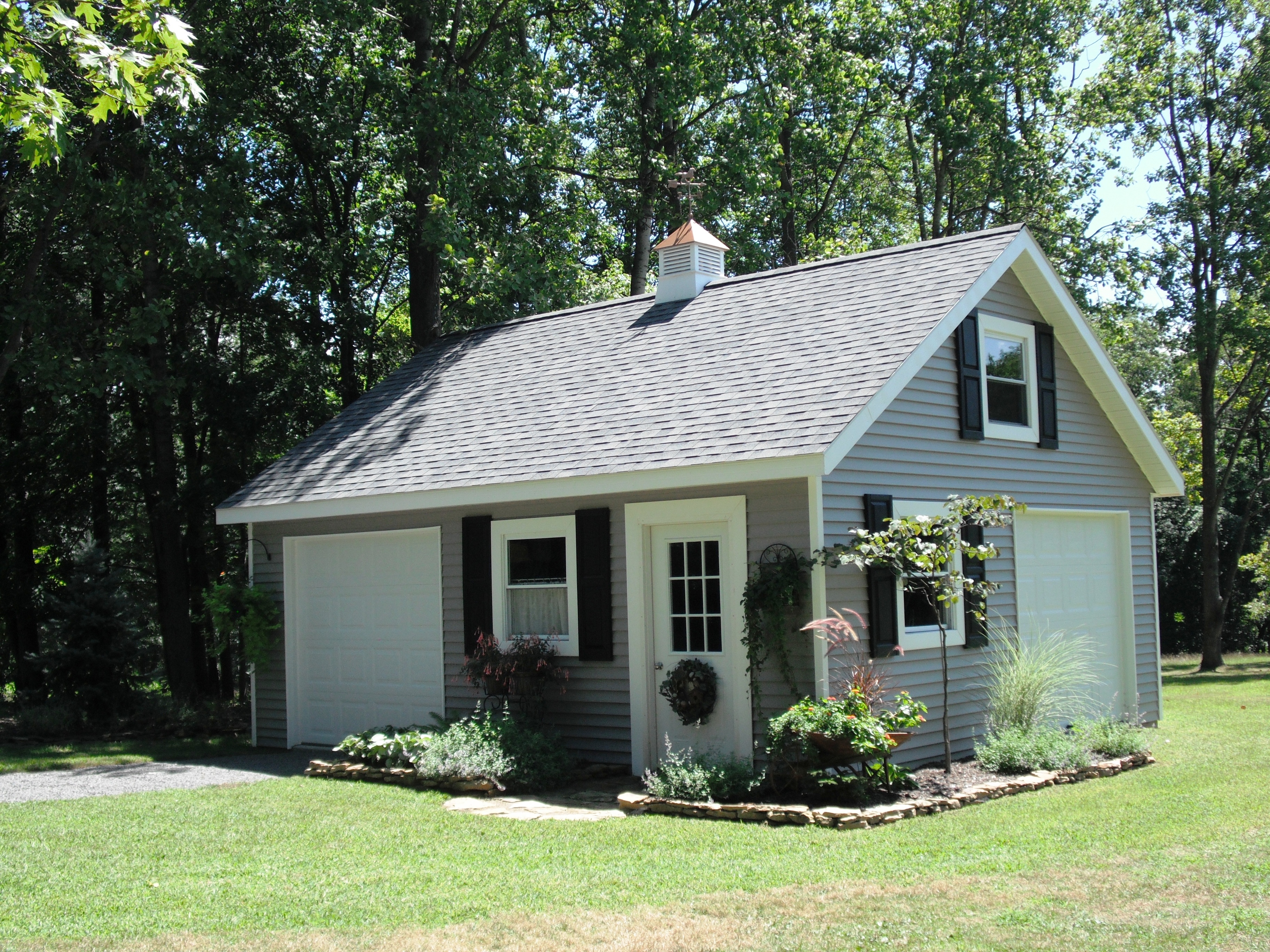 Custom Garages & Structures