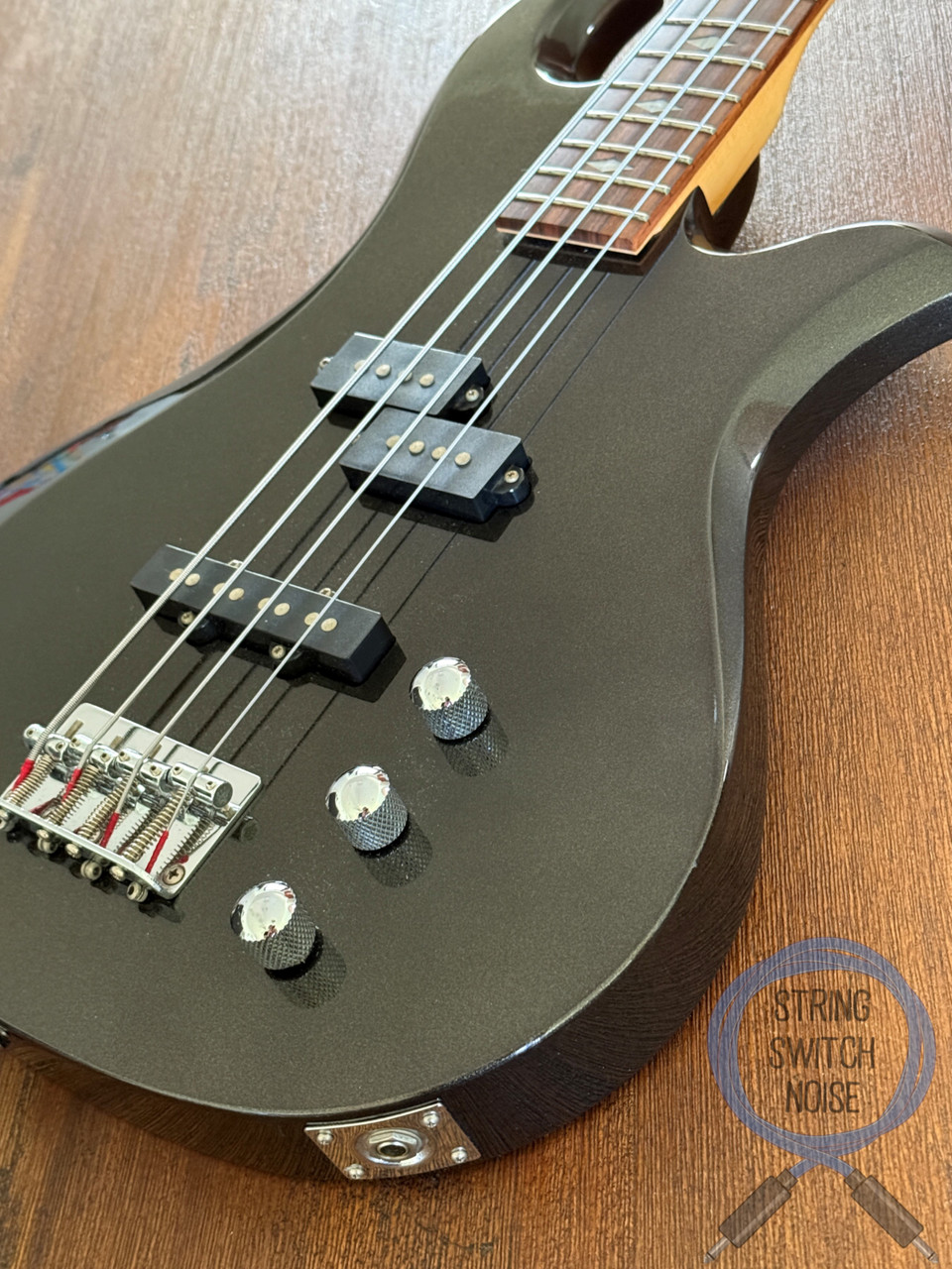 BC Rich Eagle Bass, 2000s, Black Gold Metallic