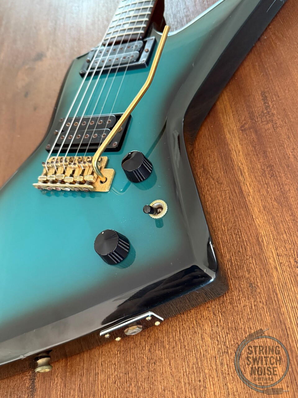 Aria Pro II, Explorer Guitar, ZZ Deluxe, Blue Black Burst, MIJ, 1983