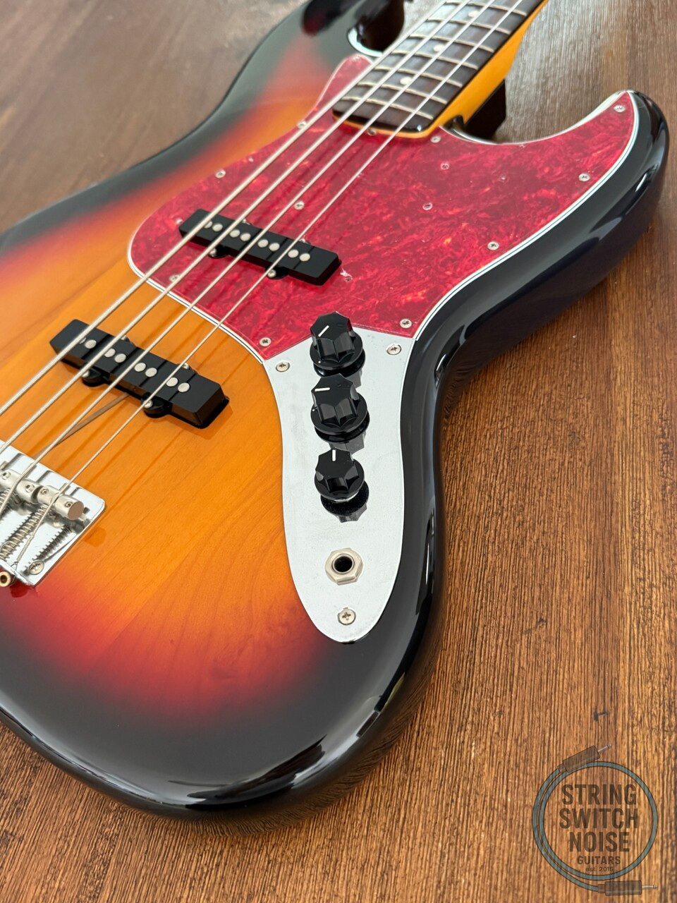 Fender Jazz Bass, ‘62, Three Tone Sunburst, 1997, NEAR MINT COND