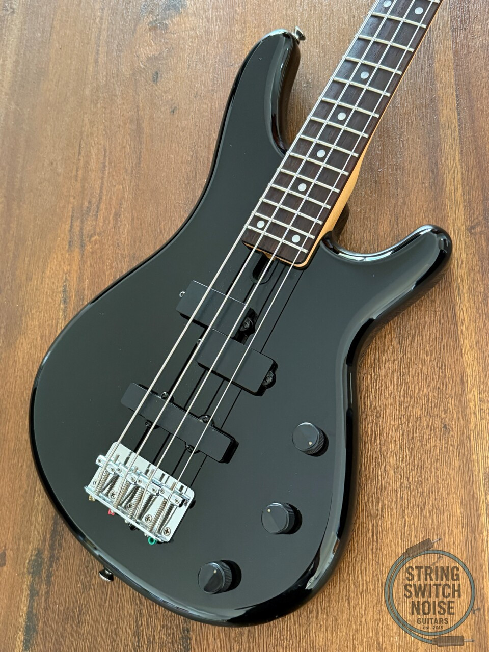 Yamaha Motion B Bass, 2007, MB 40, Black, 32” Medium Scale Yamaha Motion B Bass, 2007, MB 40, Black, 32” Medium Scale