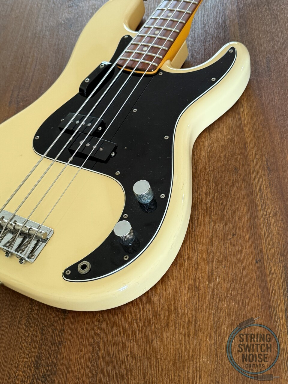 Fender Precision Bass, ‘70, Aged Olympic White, 1999, USA Pickup Fender Precision Bass, ‘70, Aged Olympic White, 1999, USA Pickup
