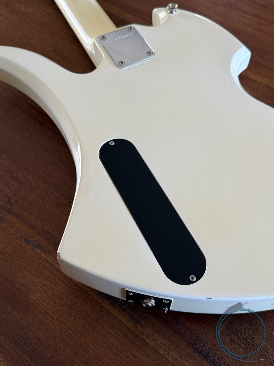 Fernandes Mockingbird Bass, MB-65, Snow White (aged), MIJ, 1992