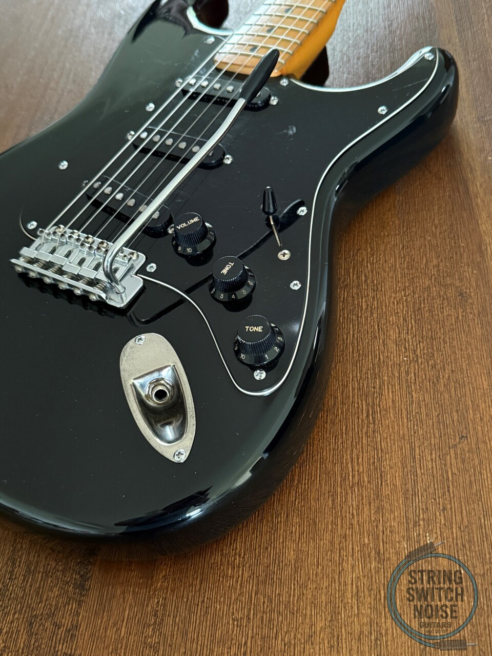 Fender Stratocaster, ‘72, Black on Black, Vintage 1983, Hard Case