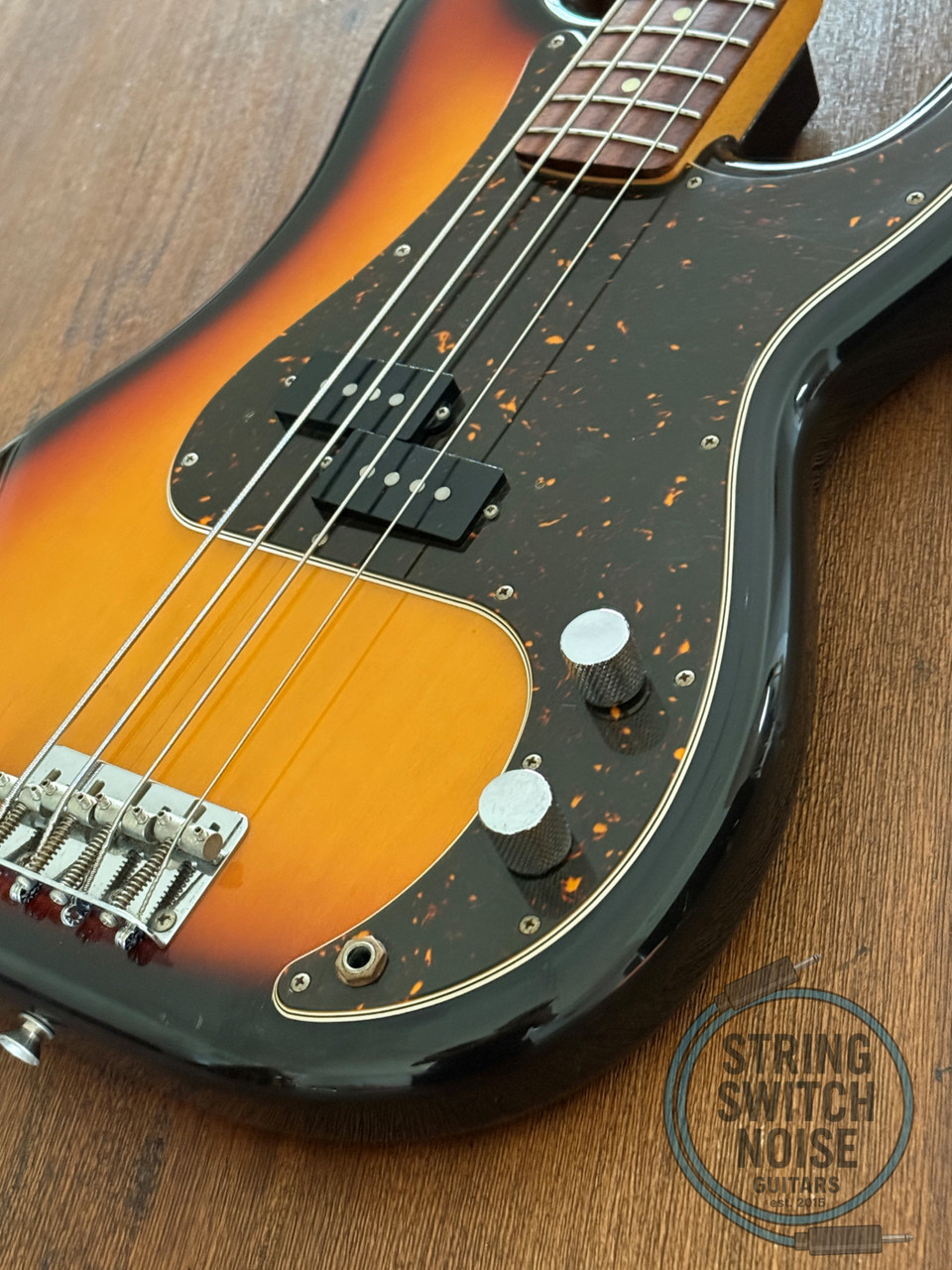 Fender Precision Bass, Three Tone Sunburst, MIJ, 2002
