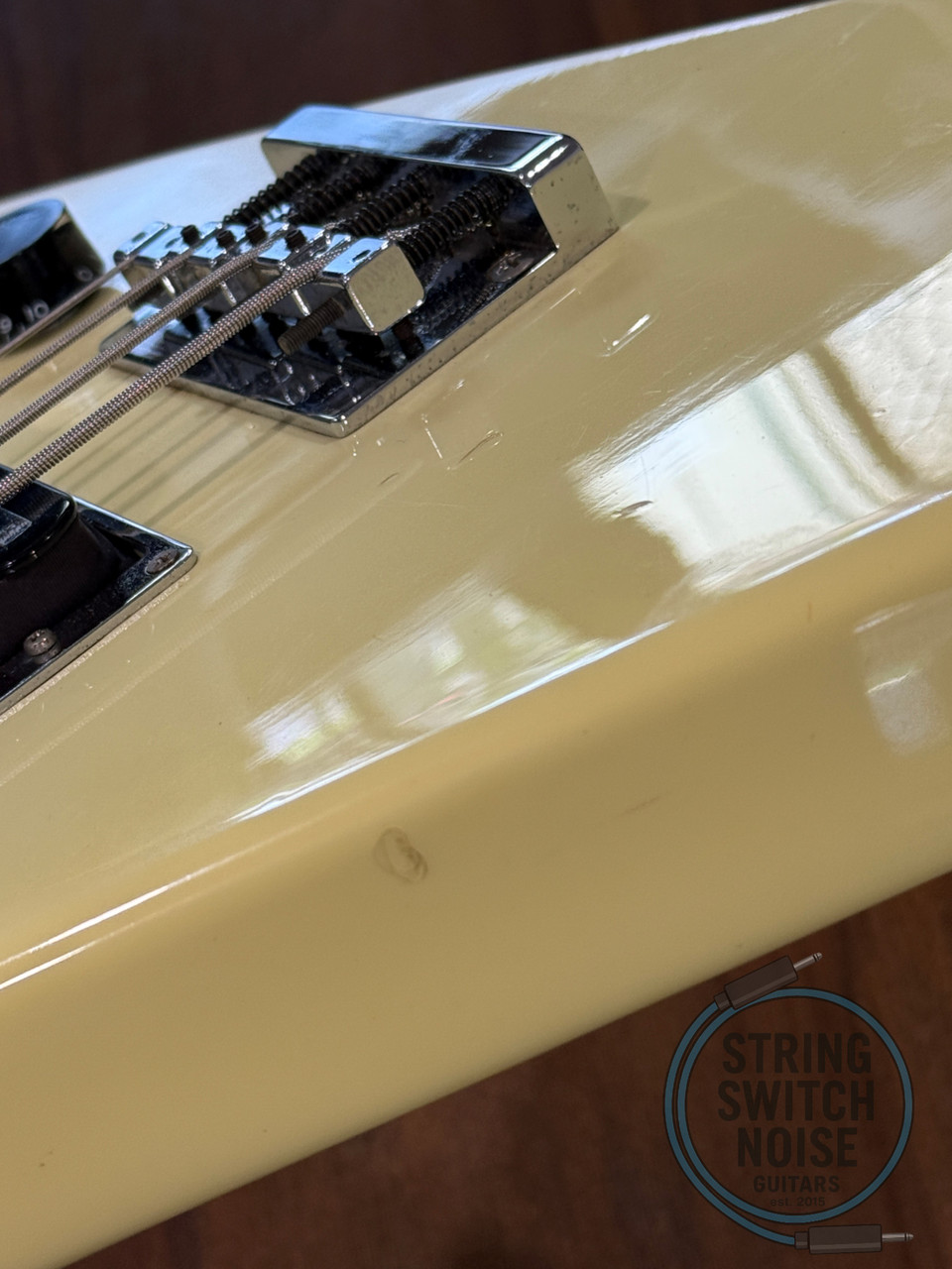 Fernandes, Explorer Bass, White, MIJ 1985, Model BXB-55