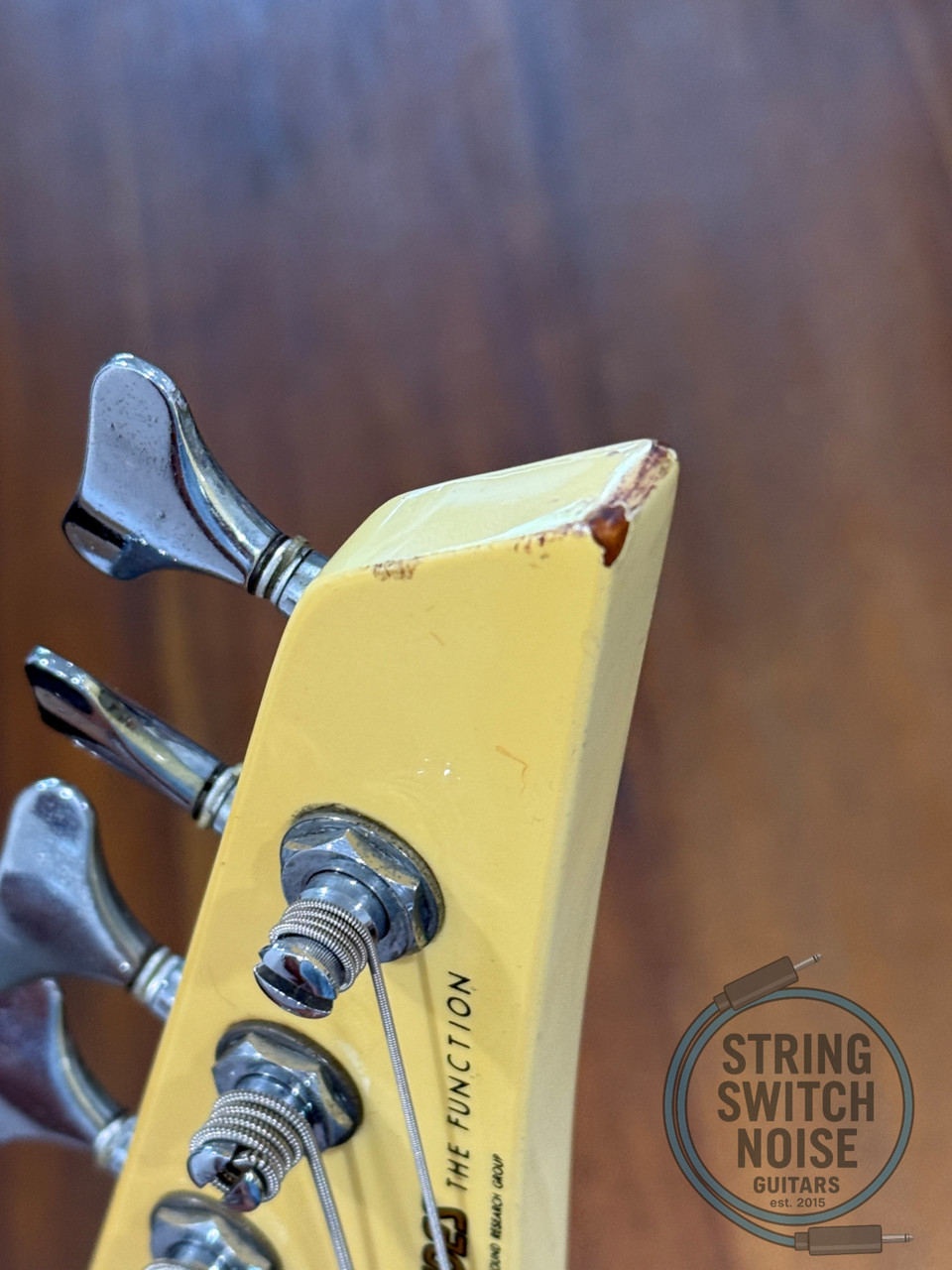 Fernandes, Explorer Bass, White, MIJ 1985, Model BXB-55