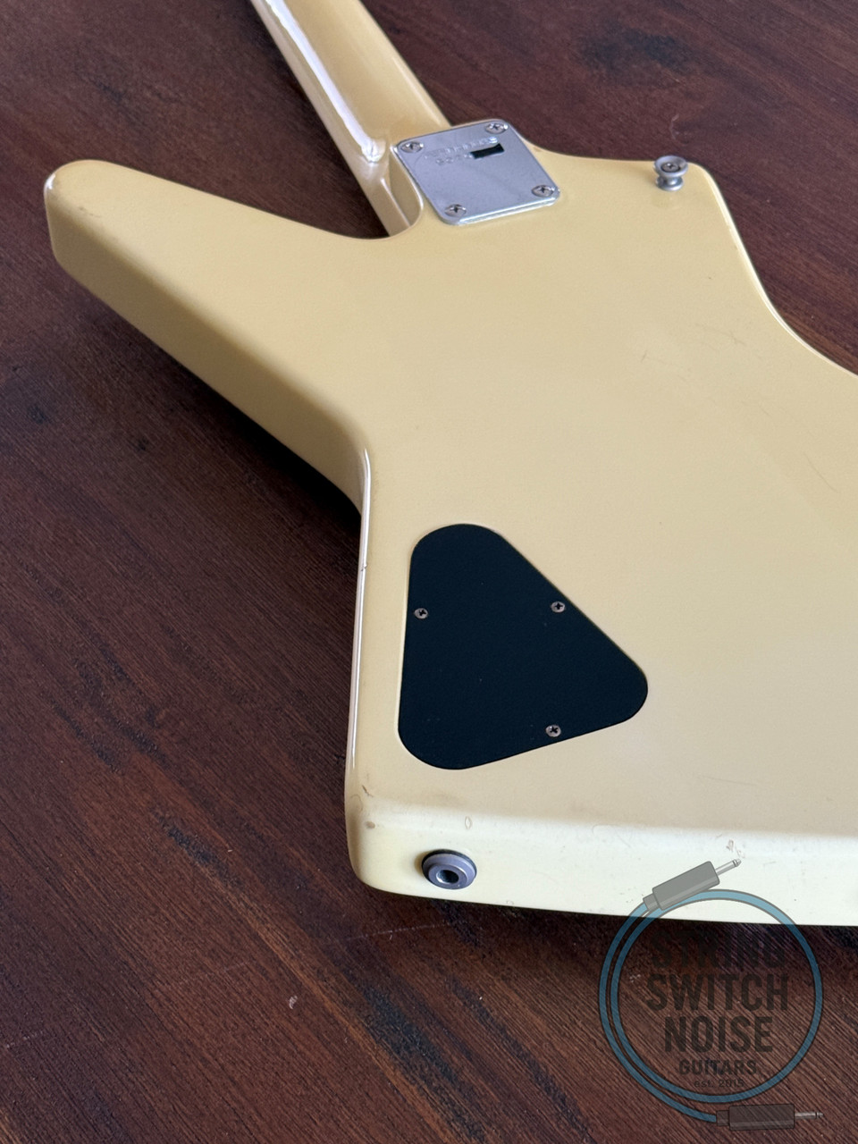 Fernandes, Explorer Bass, White, MIJ 1985, Model BXB-55