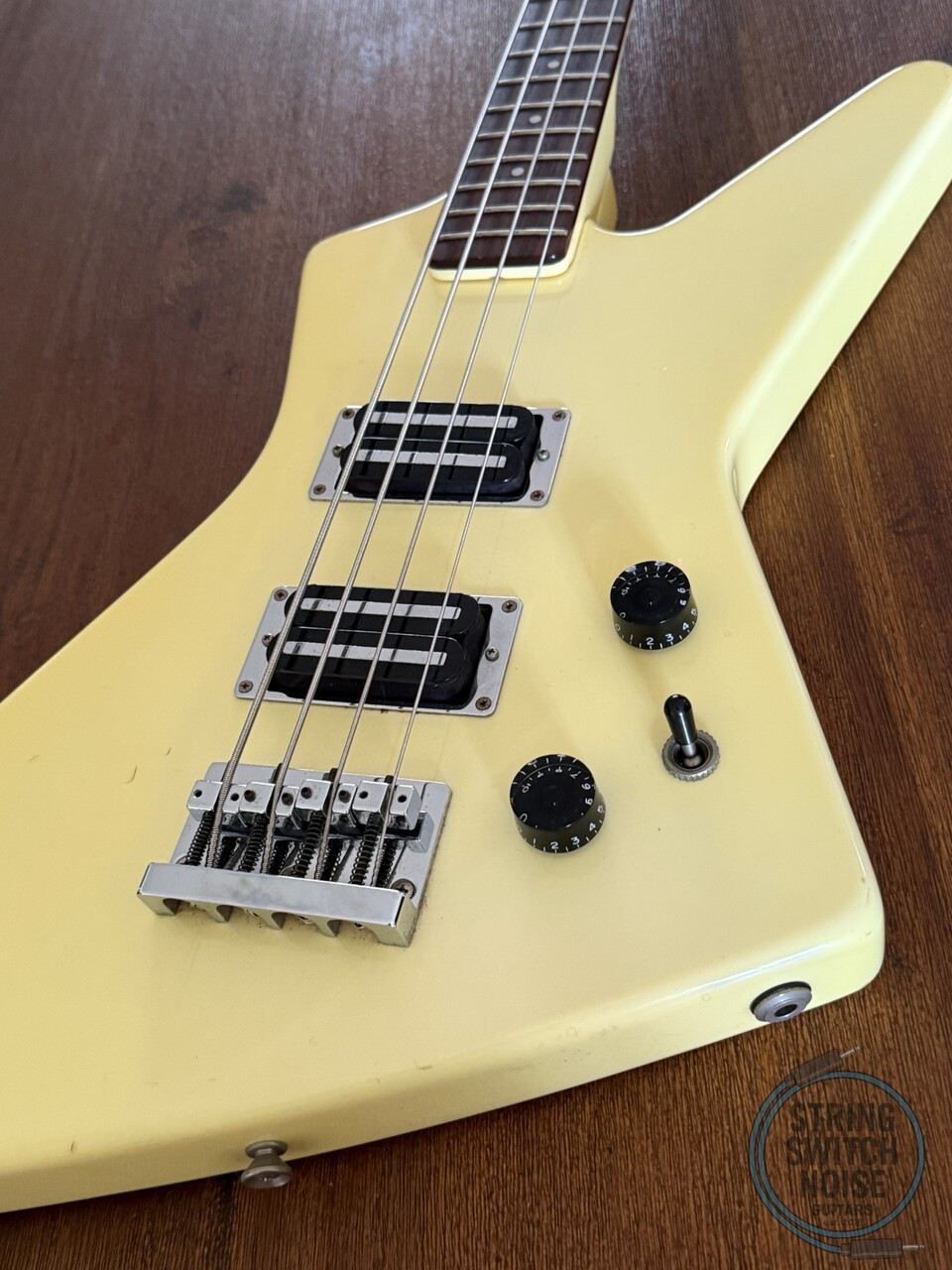 Fernandes, Explorer Bass, White, MIJ 1985, Model BXB-55