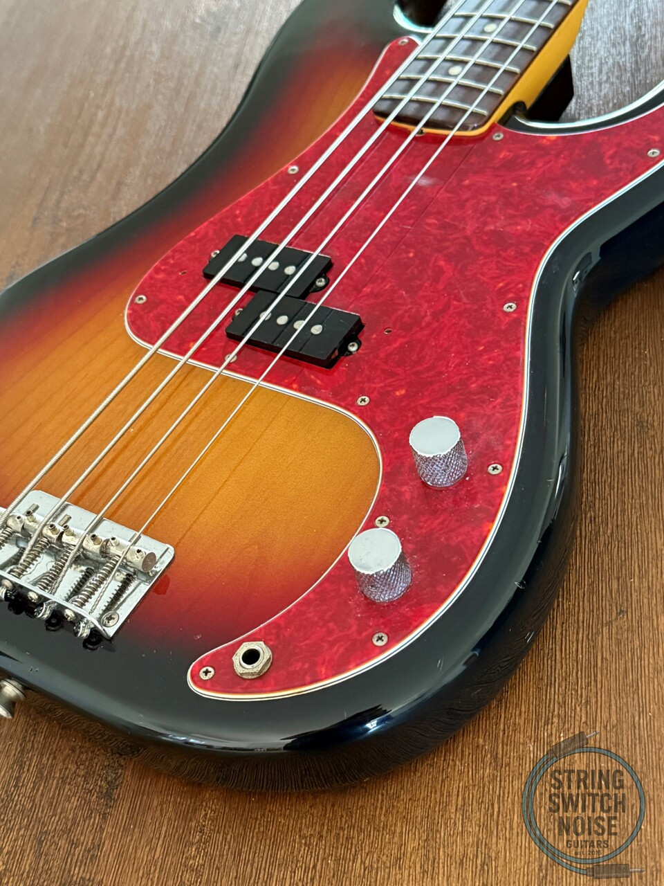 Fender Precision Bass, '62, 3 Tone Sunburst, 1997, Red Tort Guard