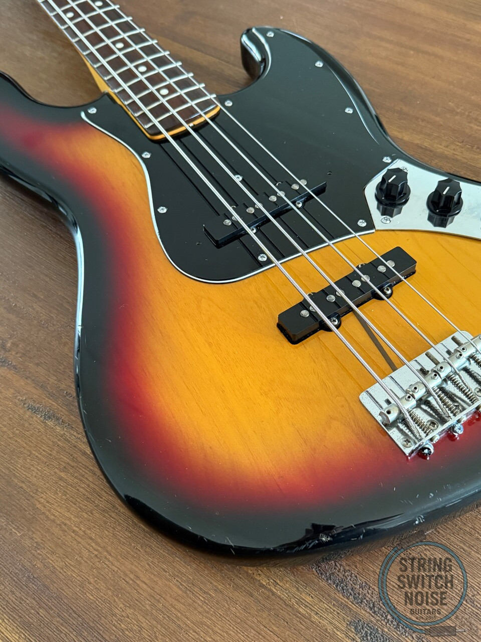 Fender Jazz Bass, ‘62, 3 Tone Sunburst, 1993, Black Guard