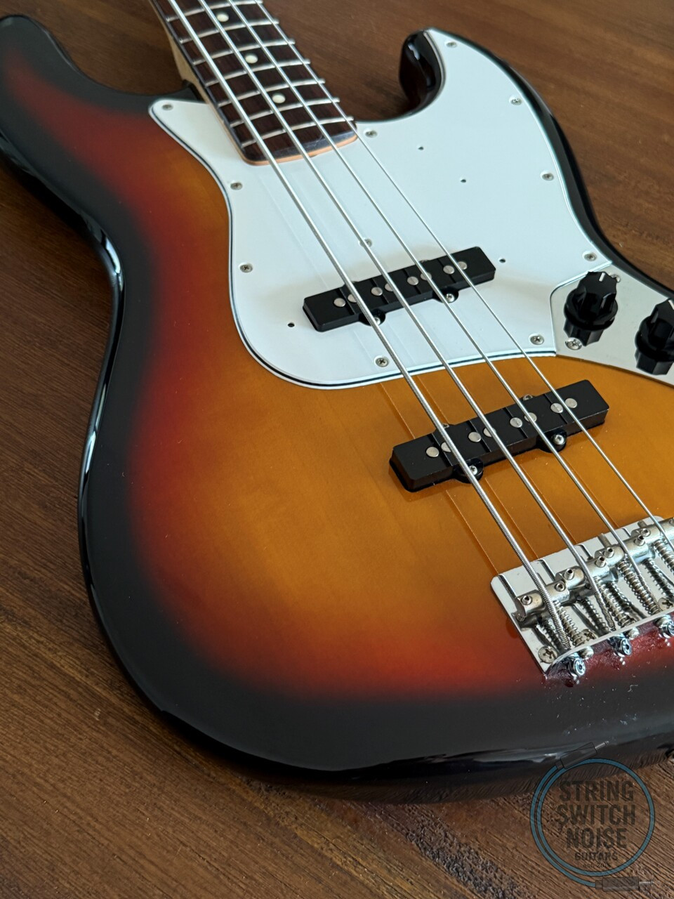 Fender Jazz Bass, Three Tone Sunburst, 1999, Made In Japan